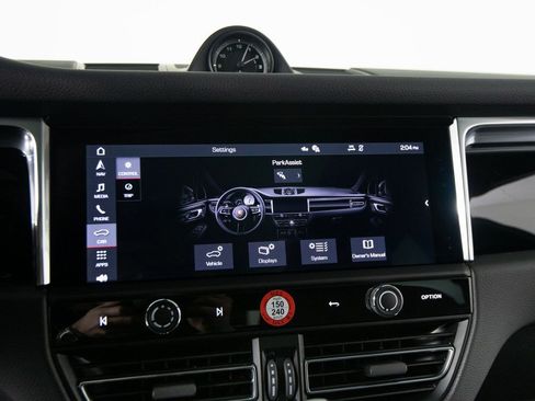 New 2026 Porsche Macan image 26