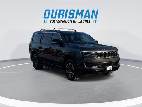 Used 2023 Jeep Wagoneer 4WD w/ Premium Group I image 2