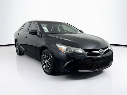Used 2017 Toyota Camry XSE image 9
