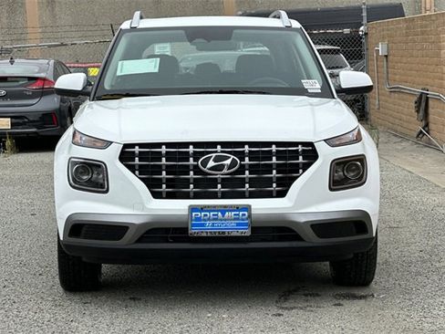 New 2025 Hyundai Venue SEL image 2