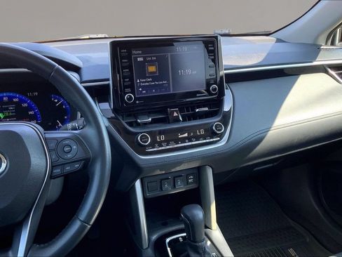 Used 2022 Toyota Corolla Cross XLE w/ Convenience Package FWD image 6