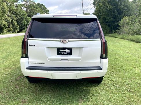 Used 2019 Cadillac Escalade Premium Luxury image 7