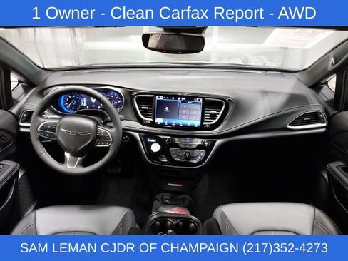 Used 2025 Chrysler Pacifica Select image 16