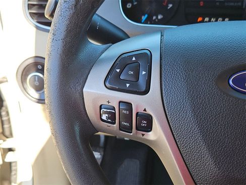 Used 2017 Ford Taurus SE image 16