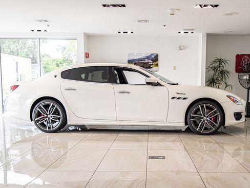 Used 2023 Maserati Quattroporte Modena Q4 AWD/4WD image 9