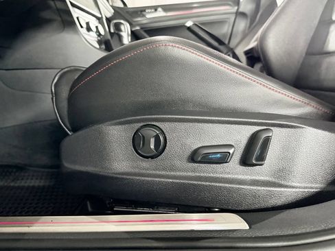Used 2018 Volkswagen GTI Autobahn FWD image 17