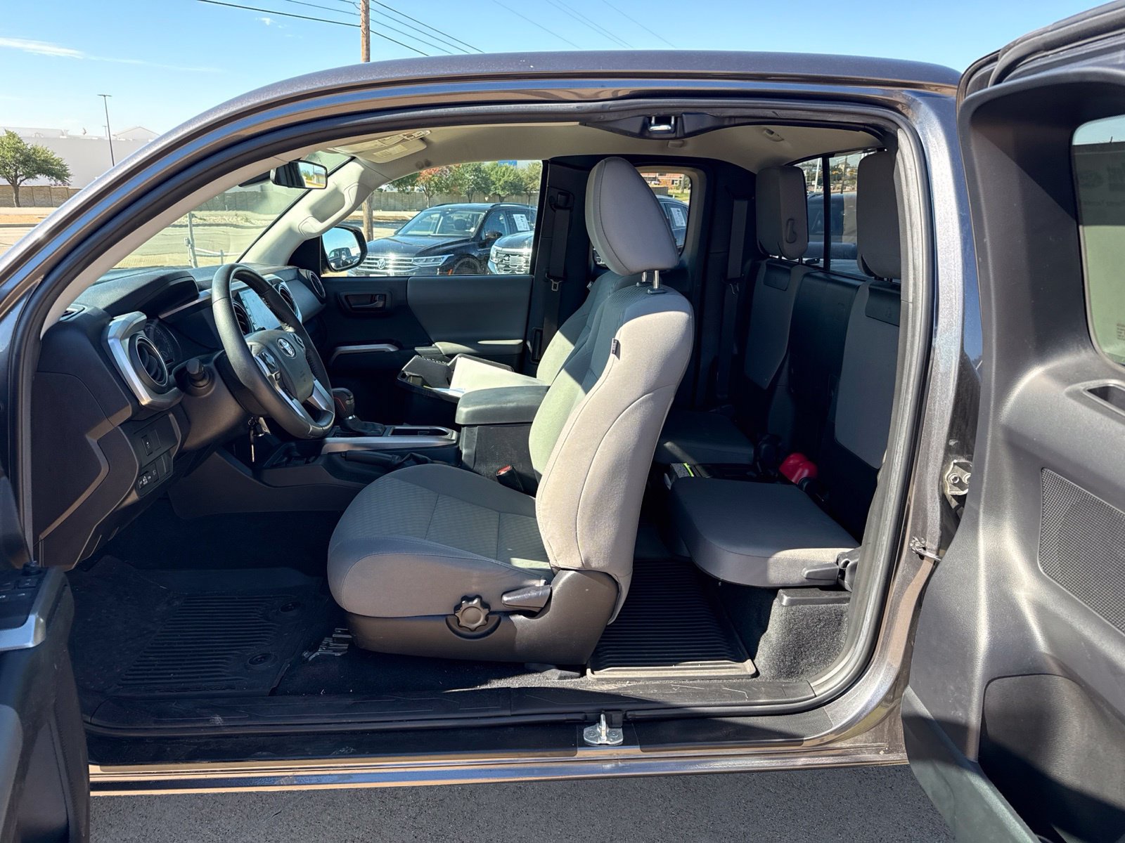 Used 2023 Toyota Tacoma SR5 w/ SR5 Appearance Package AWD/4WD image 13