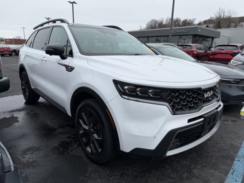 Used 2023 Kia Sorento SX Prestige image 2