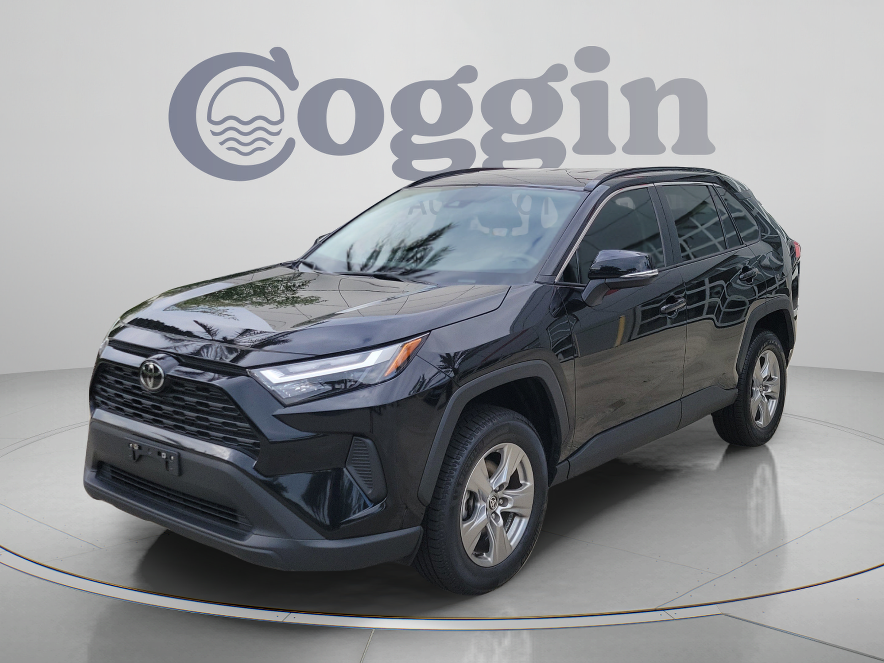 Used 2024 Toyota RAV4 XLE AWD/4WD image 1