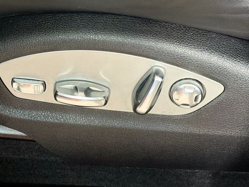 Certified 2023 Porsche Macan AWD/4WD image 25