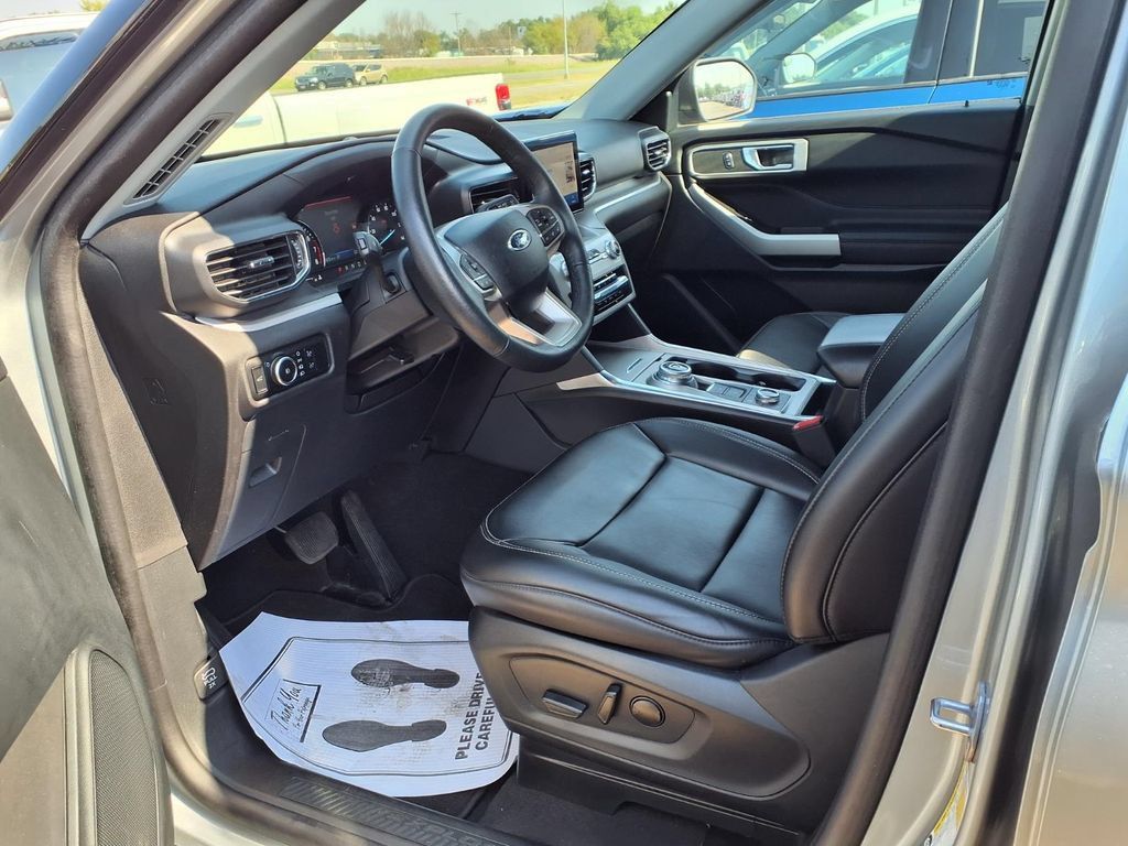 Used 2024 Ford Explorer XLT w/ Equipment Group 202A AWD/4WD image 15