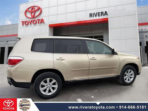 Used 2013 Toyota Highlander Plus image 4