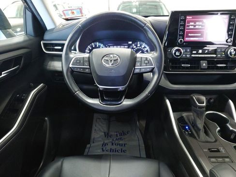 Used 2020 Toyota Highlander XLE AWD/4WD image 13
