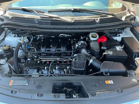 Used 2018 Ford Explorer XLT w/ Equipment Group 201A image 11