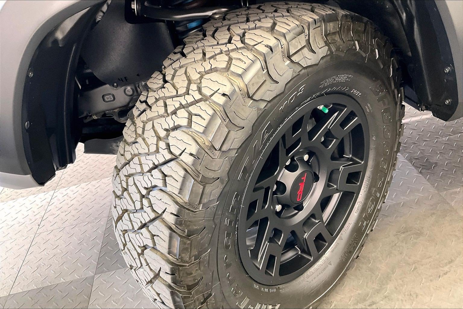 Used 2020 Toyota Tacoma TRD Off-Road w/ Technology Package AWD/4WD image 34