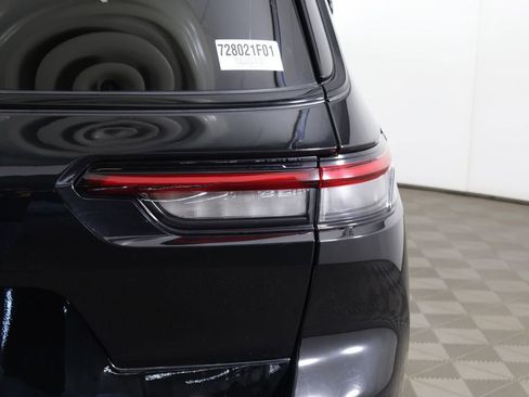 Used 2023 Jeep Grand Cherokee L Laredo image 16