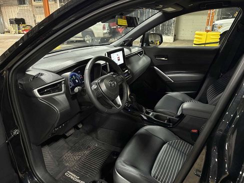 Used 2025 Toyota Corolla Cross AWD Hybrid w/ Convenience Package image 30