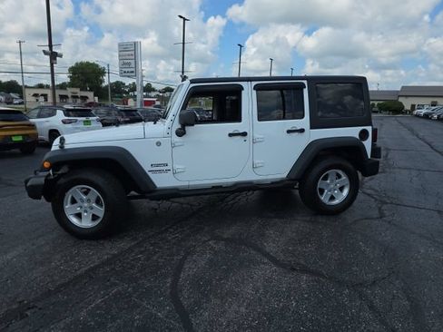Used 2013 Jeep Wrangler Unlimited Sport AWD/4WD image 3