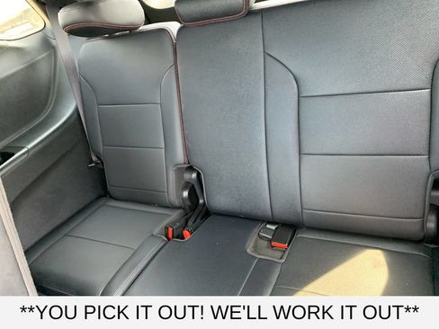 Used 2025 Chevrolet Traverse RS FWD image 24