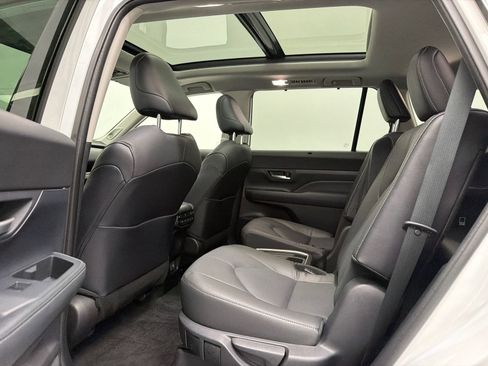 Used 2025 Toyota Grand Highlander AWD image 18