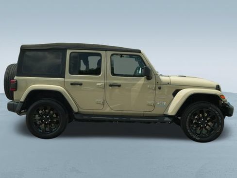 Used 2022 Jeep Wrangler Unlimited Sahara AWD/4WD image 10
