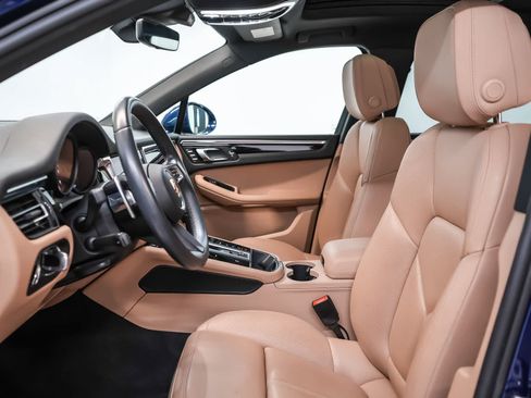 Certified 2024 Porsche Macan AWD/4WD image 21