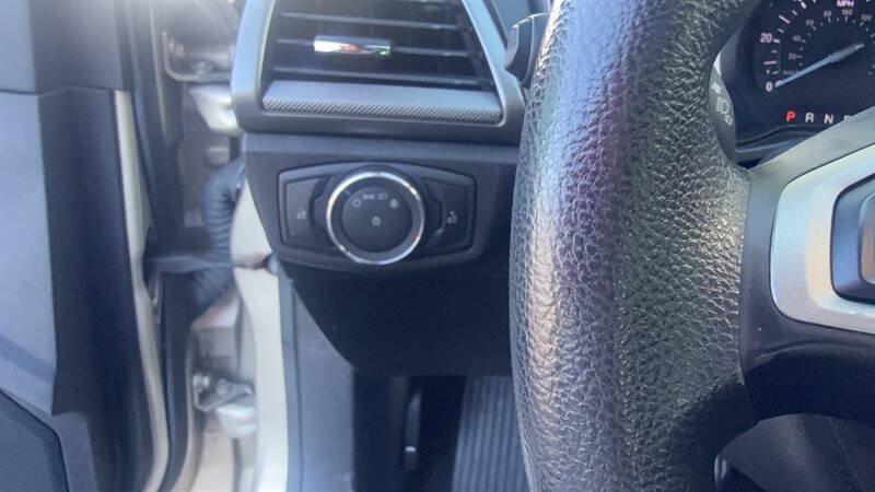 Used 2019 Ford Fusion SE FWD image 15