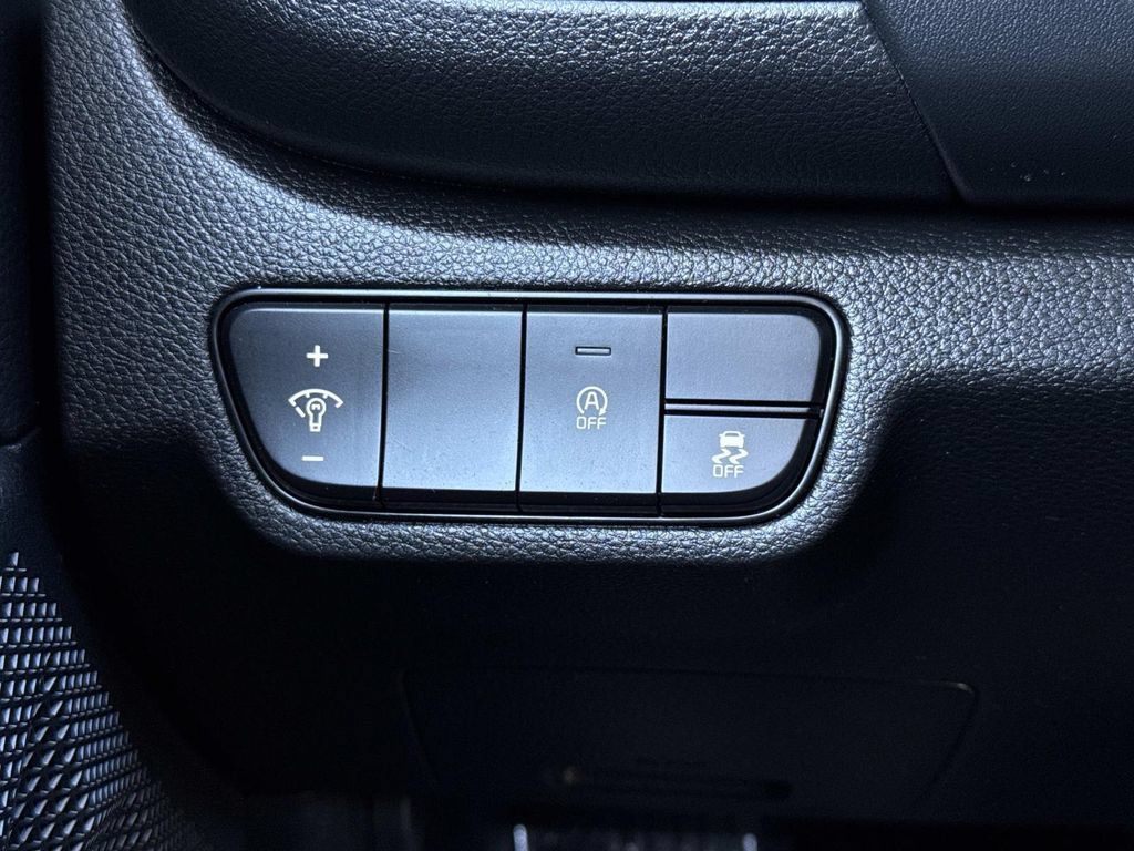 Used 2024 Kia Seltos EX AWD/4WD image 14