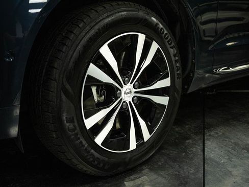 Used 2022 Volvo XC60 T8 Inscription image 3