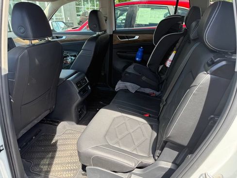 Used 2024 Volkswagen Atlas SE AWD/4WD image 9