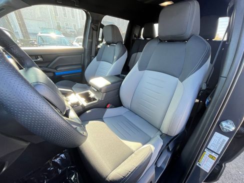 Used 2025 Toyota Tacoma TRD Off-Road image 34