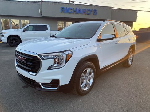 Used 2022 GMC Terrain SLE w/ Driver Convenience Package image 5
