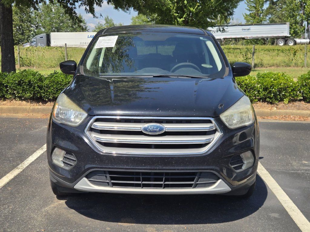 Used 2017 Ford Escape SE FWD image 2
