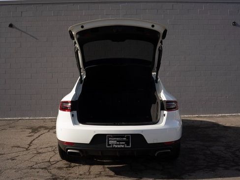 Certified 2018 Porsche Macan image 13