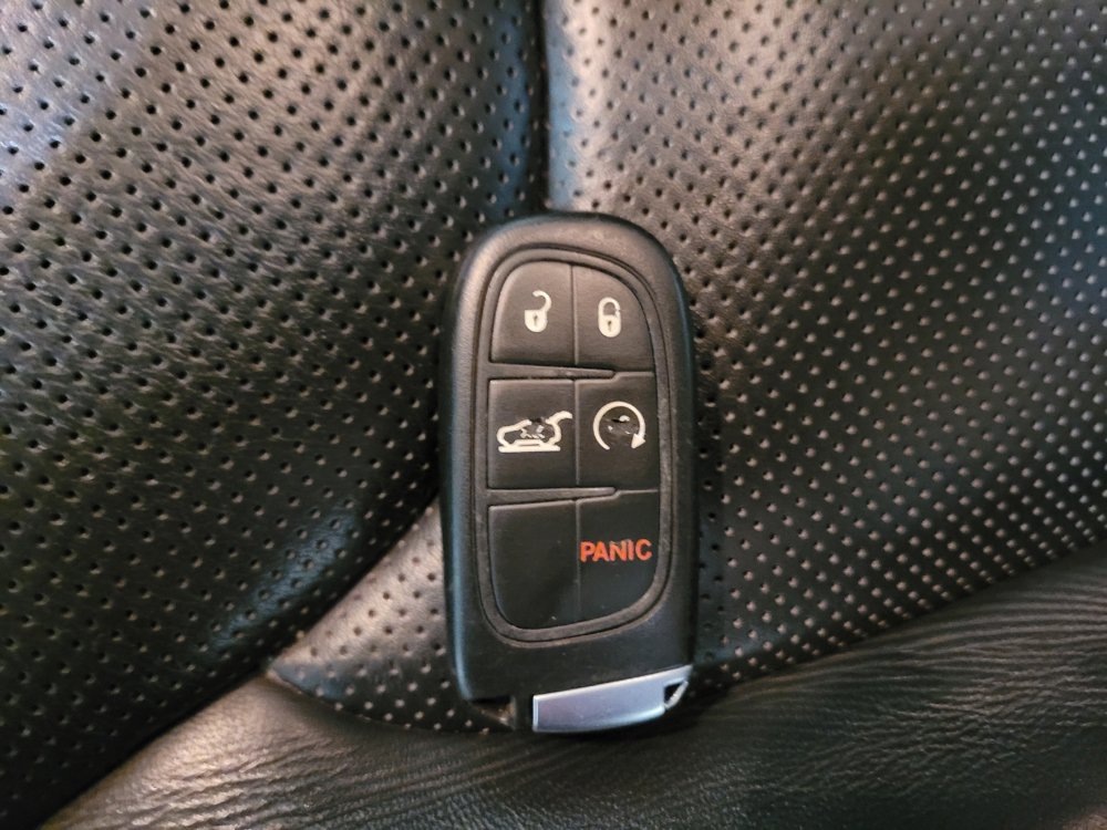 Used 2015 Jeep Cherokee Limited w/ Luxury Group AWD/4WD image 32