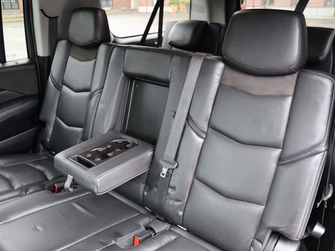 Used 2020 Cadillac Escalade ESV Luxury image 15