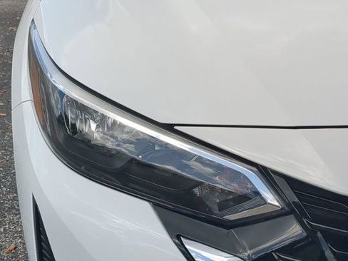 Used 2025 Nissan Sentra SV FWD image 9