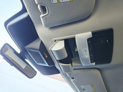 Used 2023 Nissan Pathfinder SL w/ Black Appearance Package image 34