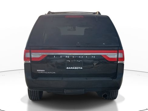 Used 2017 Lincoln Navigator Select image 5