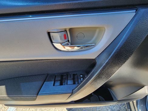 Used 2018 Toyota Corolla LE image 14