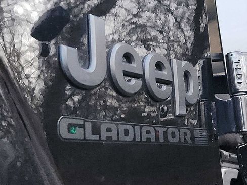 Used 2023 Jeep Gladiator Sport image 29