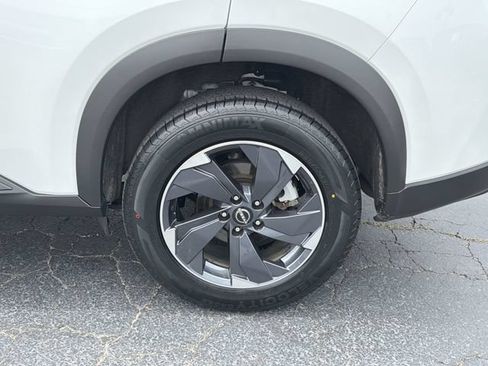 Used 2025 Nissan Rogue SV FWD image 28