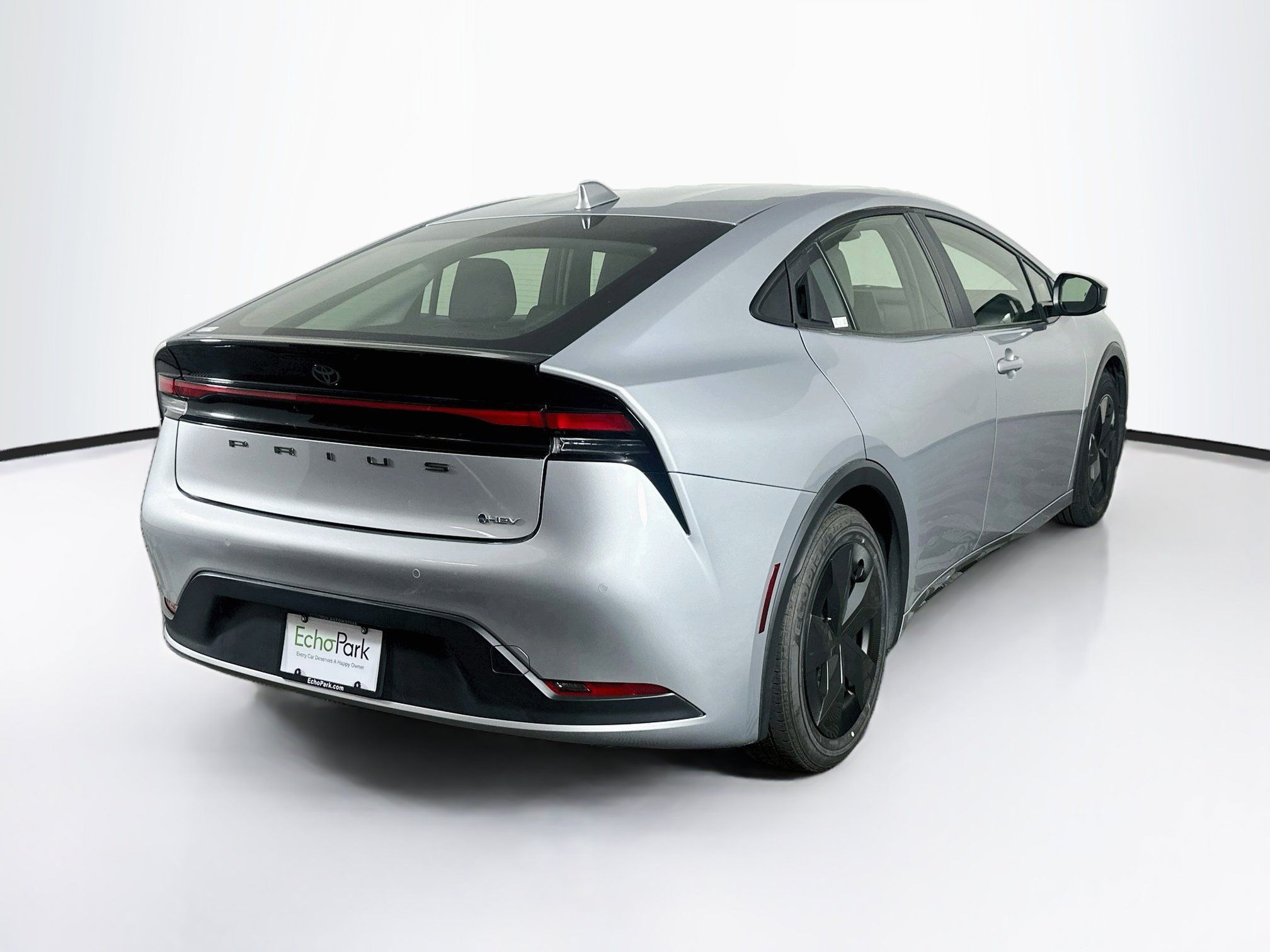 Used 2025 Toyota Prius LE FWD image 9