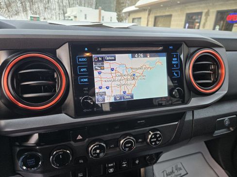 Used 2018 Toyota Tacoma TRD Sport image 14