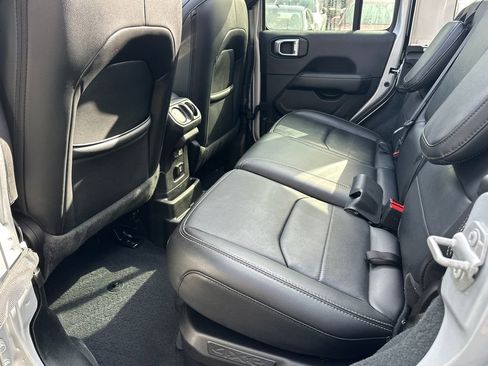 Used 2022 Jeep Wrangler Unlimited Sahara w/ Cold Weather Group image 12