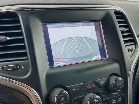 Used 2020 Jeep Grand Cherokee Laredo w/ Security & Convenience Group image 18