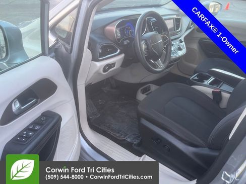 Used 2018 Chrysler Pacifica Touring Plus w/ Tire & Wheel Group image 3