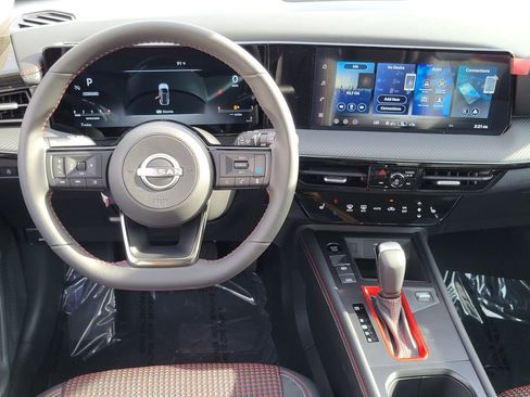 New 2026 Nissan Kicks SR w/ SR Premium Package FWD image 5
