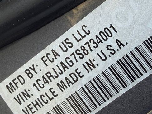 New 2025 Jeep Grand Cherokee L Laredo image 21