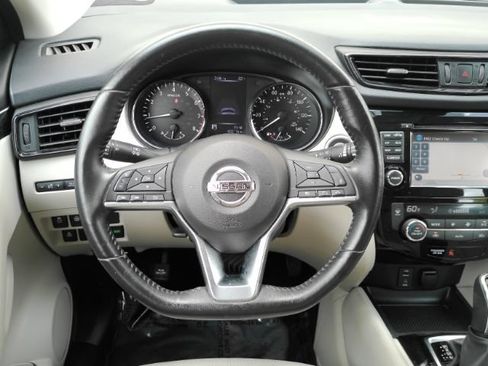 Used 2018 Nissan Rogue Sport SL w/ SL Premium Package FWD image 33